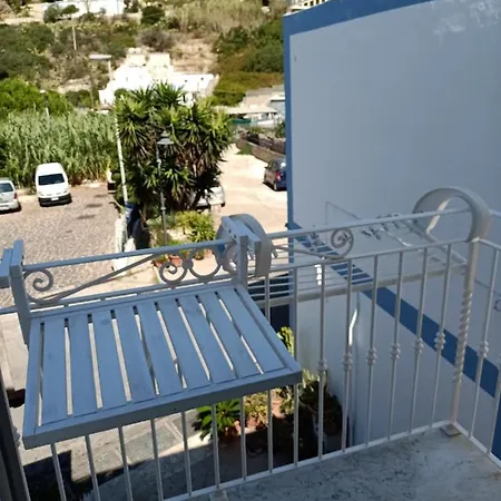 Monolocale Con Balcone Conchiglie Fiori A Le Forna Apartman Ponza