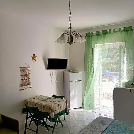 Apartman Monolocale Con Balcone Conchiglie Fiori A Le Forna Ponza